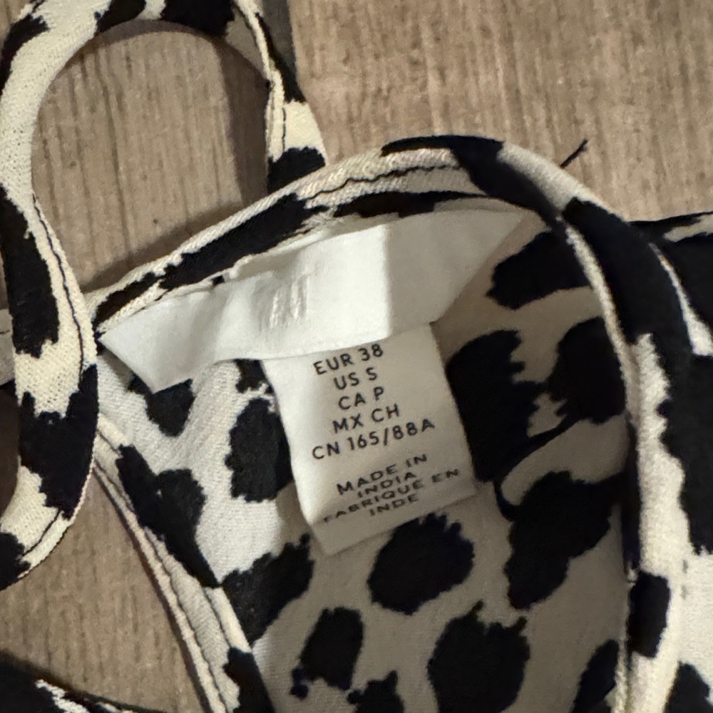 H&M Black & White Long Sleeve Leopard Print Midi Dress - Picture 2 of 4